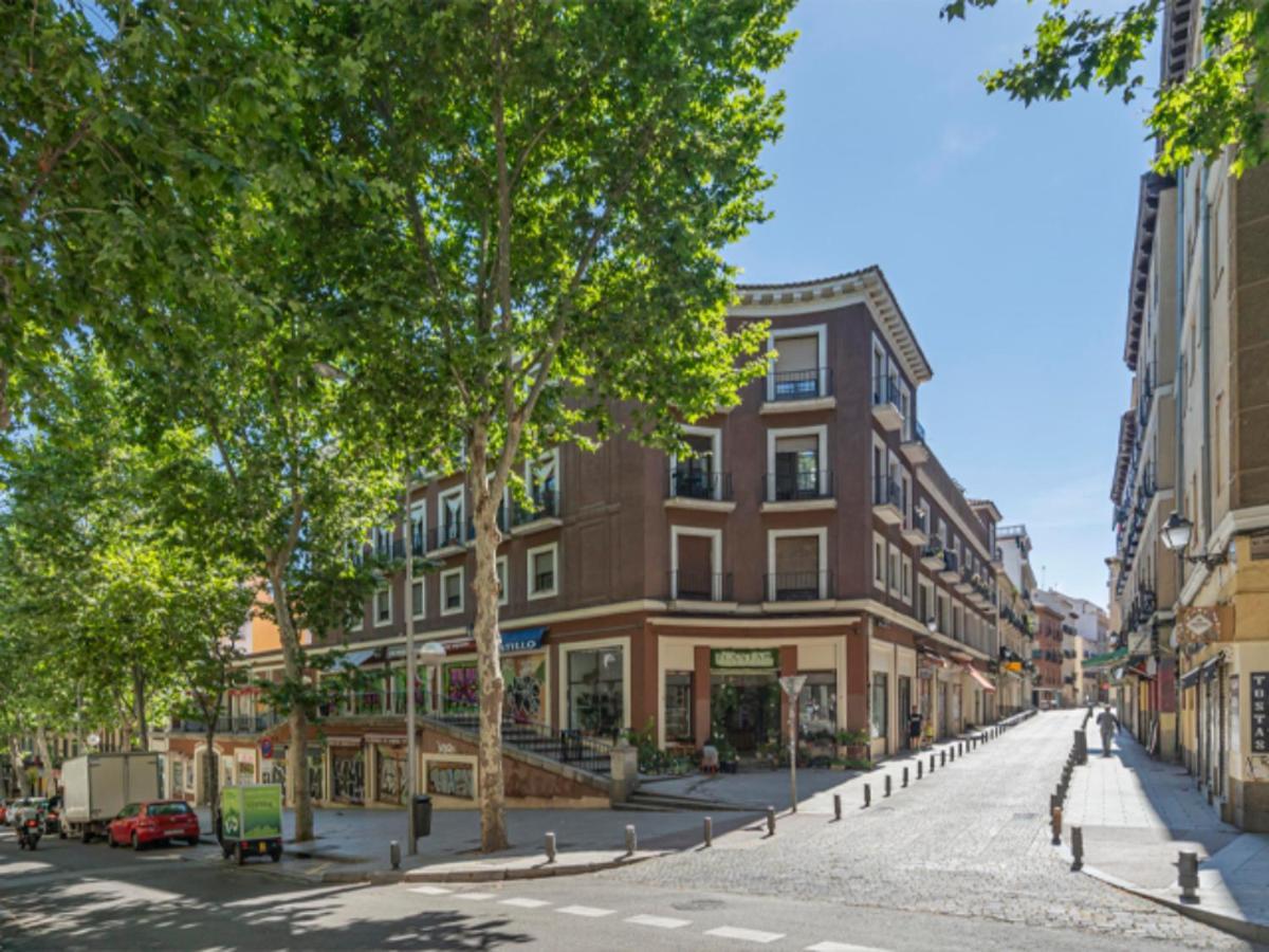 2 Bedroom Flat In La Latina-Carn Madrid Exterior foto