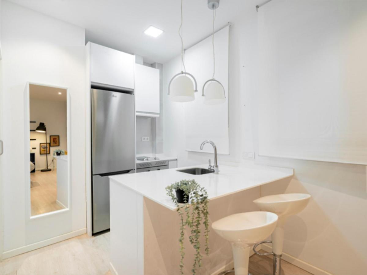 2 Bedroom Flat In La Latina-Carn Madrid Exterior foto